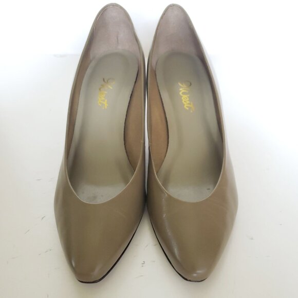 👠 9 West Khaki Leather Pumps - Classic & Comfortable (Size 6.5M) - Picture 11 of 14